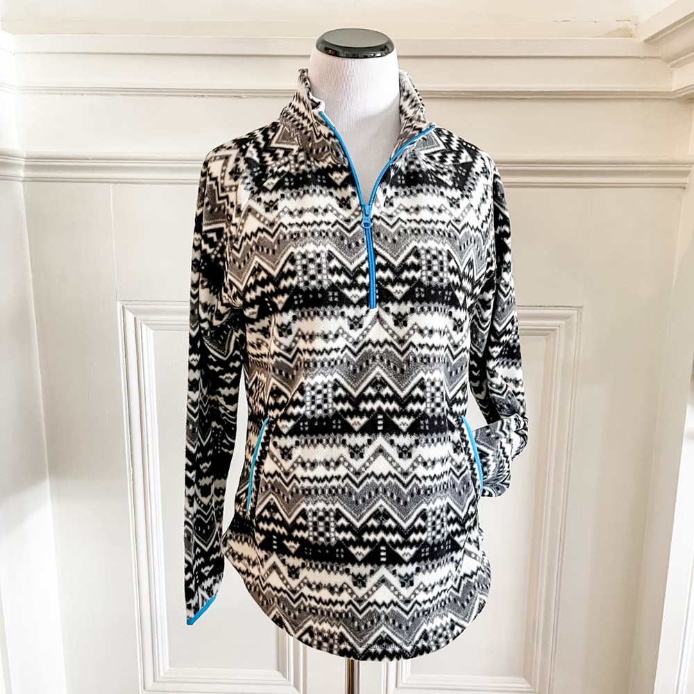 NWT Black and White Patterned Fleece Pullover with Blue Accents